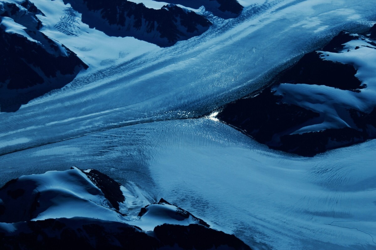 tobias-keller-HzSLh5zV42s-unsplash